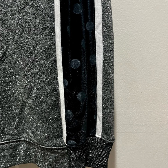 Pink VS Rare shiny long sweatshirt with velvet polka dots on the sleeves - Picture 6 of 15